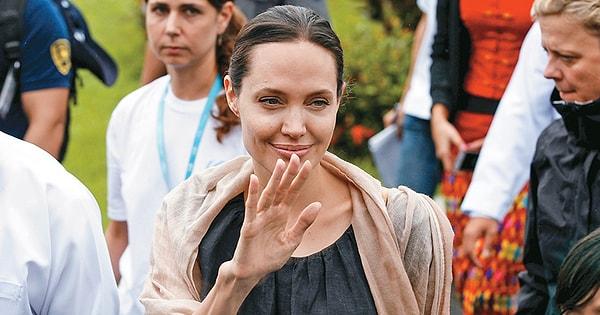 Evliliğin son yıllarına doğru Angelina Jolie'nin sağlık sorunlarıyla beraber çok fazla kilo kaybetmesi zaten bir şeylerin çatırdadığını hissettiriyordu.