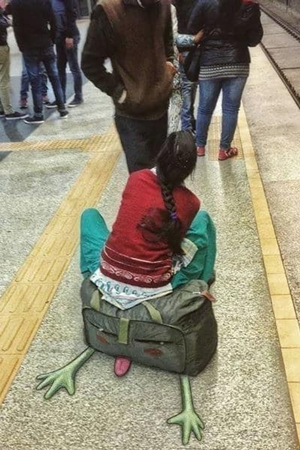 1. Путешествие из дома на работу и наоборот занимает у Самара 3-4 часа, поэтому он решил начать рисовать дудлы, чтобы скоротать время.