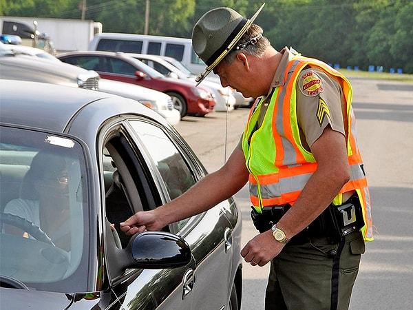 4. 400 nüfuslu bir Oklahoma kasabasında, yönetim bütçesinin %76’sı trafik cezalarından geliyormuş.