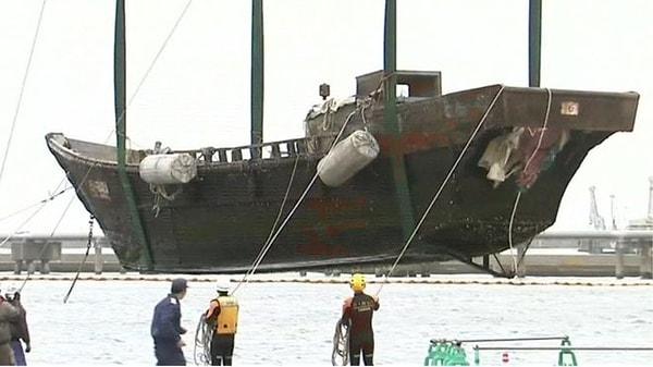 14. İçindeki herkesin ölü olduğu Kuzey Kore bayraklı ‘hayalet gemi’ler, geçtiğimiz yıllarda Japonya kıyılarına vurmuş.