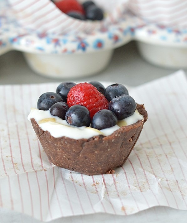 9. Корзинки с фруктами и кремом: