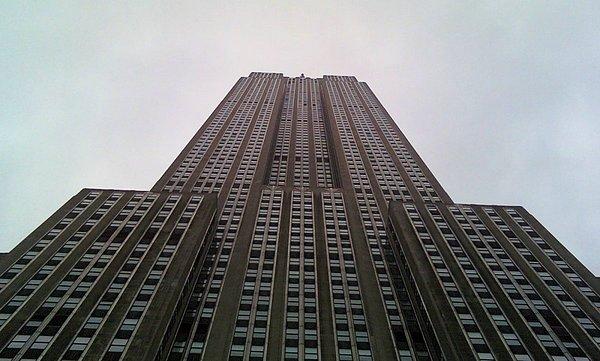 10. Empire State binasının tepesinden bir bozuk para bırakmak, aşağıdaki bir insanın ölümüne sebep olabilir.