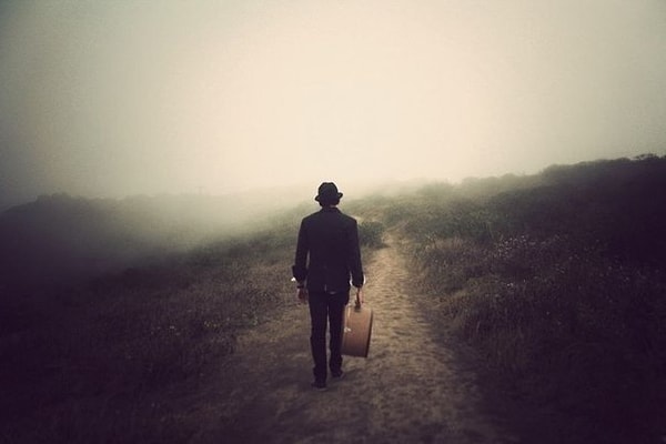 7. Никогда не угадаешь, кто достоин доверия. Самые близкие, порой, — предают. Самые чужие — неожиданно помогают.