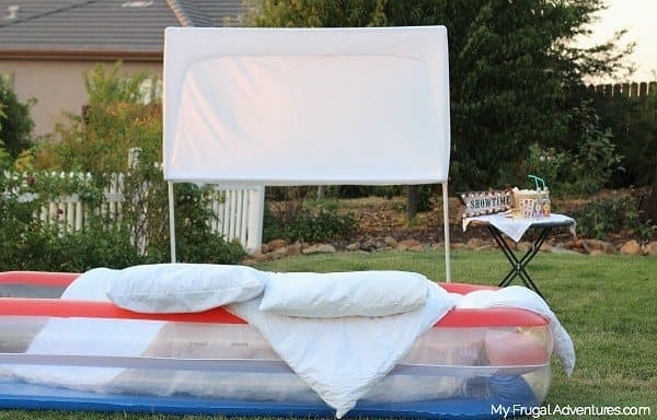 15. Еще одна идея для дачи: кинотеатр на свежем воздухе.