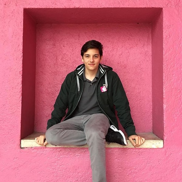 1. «Когда мне было 13 лет, у моей матери во второй раз обнаружили рак груди», - рассказывает 18-летний Хулиан Риос Канту.