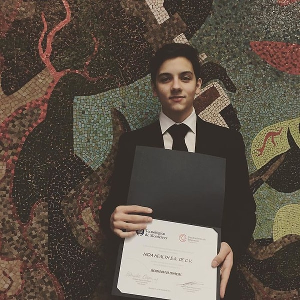 7. «Когда в груди есть опухоль, в ней больше крови, больше жара, что изменяет ее температуру и текстуру», - рассказывает создатель чудо-бюстгальтера.