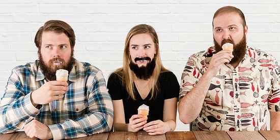 Эта девушка на себе проверила, какую еду сложно есть бородачам