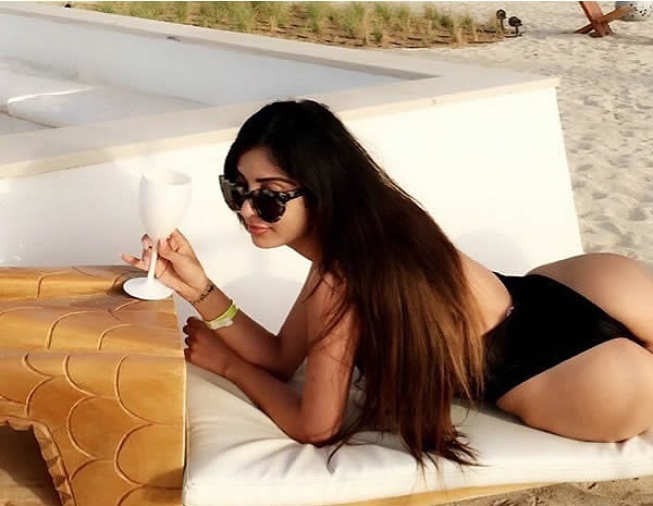 9. "Они говорят, что у меня слишком хрупкий тип тела, чтобы быть, как Ким Кардашян, но я продолжу бороться с докторами, чтобы выглядеть, как она".