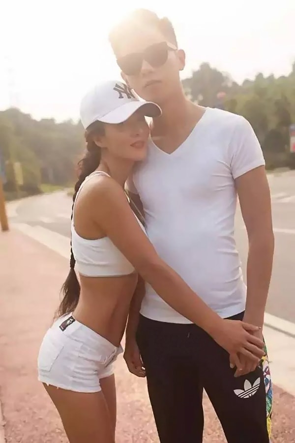 1. Возможно ли выглядеть вполовину моложе своего возраста? Определенно, да! И Лю Елин наглядное тому подтверждение