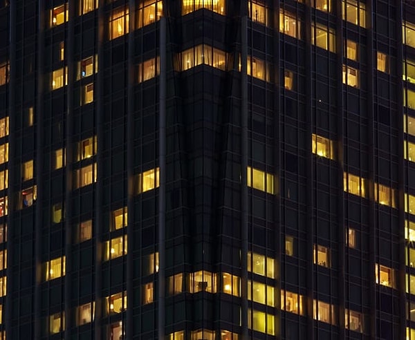 3. Найти его трудно, но все же можно. Силуэт слева или справа?