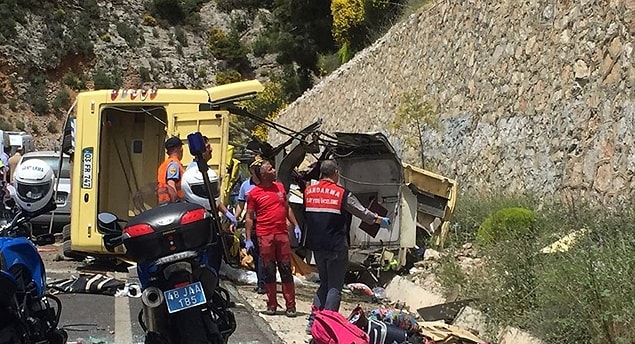 Yine bir 10 yıl sonra ise ciğerimizi yakan bir kazanın daha acısını yaşıyoruz şu günlerde. Yine İzmir'den gezi için yola çıkan güzel insanları kaybettik. 😞