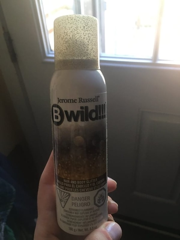 9. Обилие спрея для тела с блестками