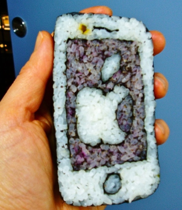 13. Роллы и iPhone — две популярные темы соединились в одну