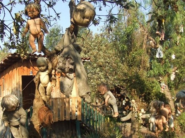 11. Остров заброшенных кукол "La Isla de la Munecas" в Мексике