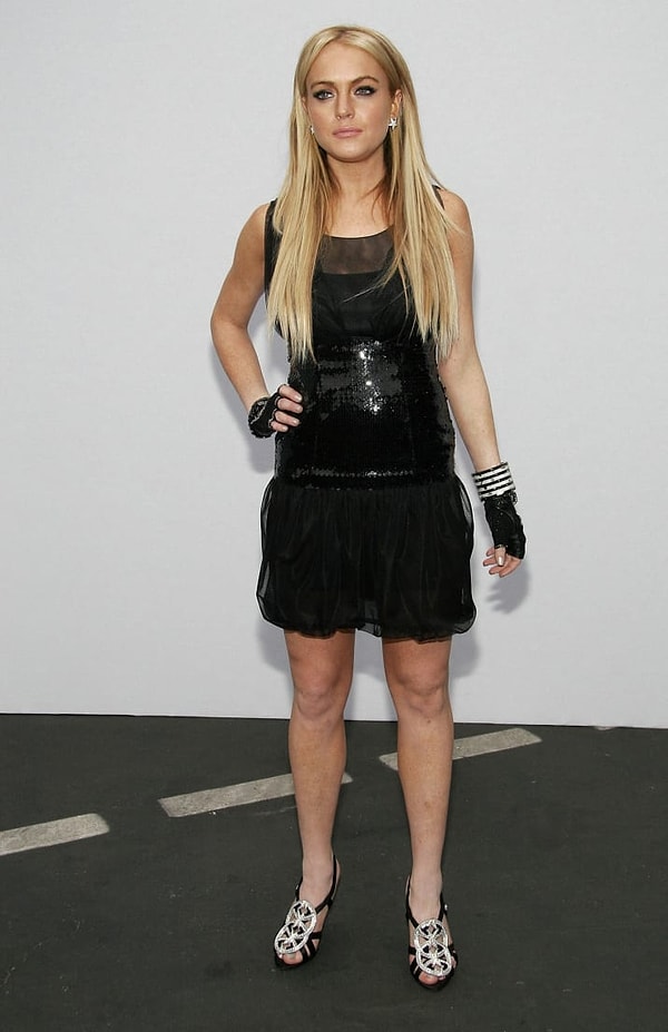 3. До скандала с наркотиками Линдси была на пике популярности, но подчеркивать свою фигуру не умела