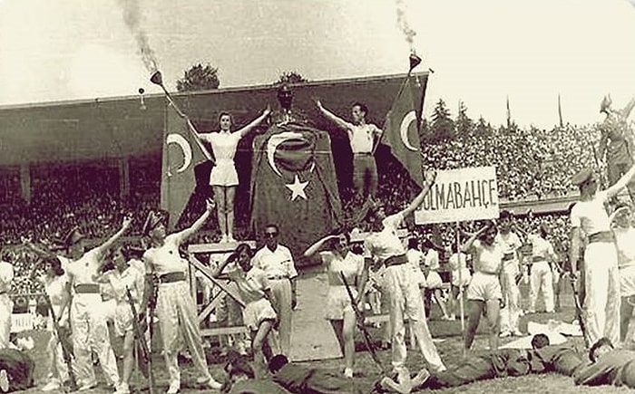 1956 Yılından 19 Mayıs Atatürk'ü Anma, Gençlik ve Spor Bayramı Görüntüleri!