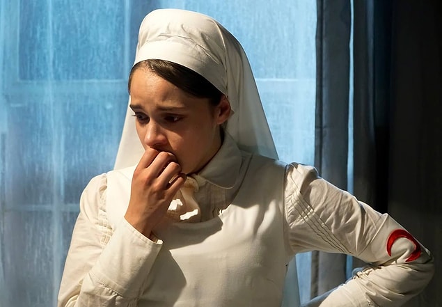 Ayrıca Azize'ye karşı da Leon'u sevdiğini inkar etmedi. Gerçi bu anne kız konuşmasından daha duygusal bir şeyler beklerdik ama...