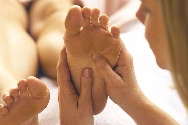 Pressure points do differ on the left foot and right foot; however, there are some similarities.