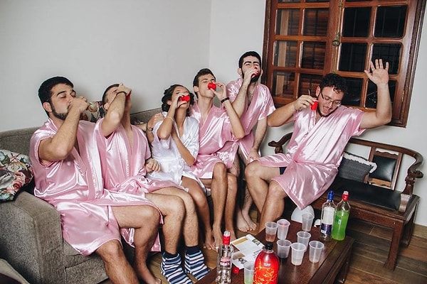 9. И, конечно же, выпить за молодоженов!