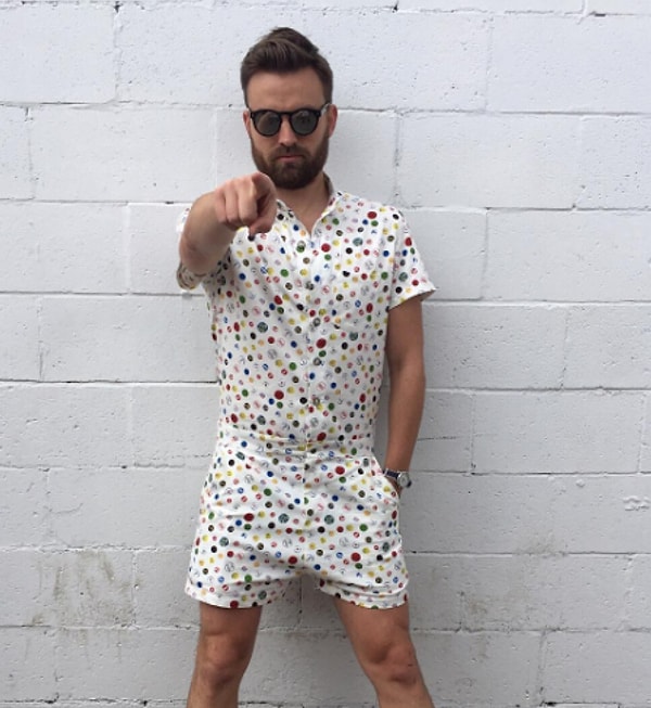 10. Мужчины, а вы бы носили такие комбезы? 😂