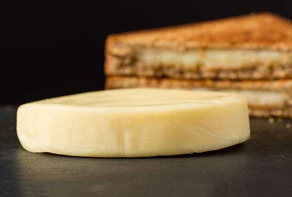 7. Сыр Проволоне