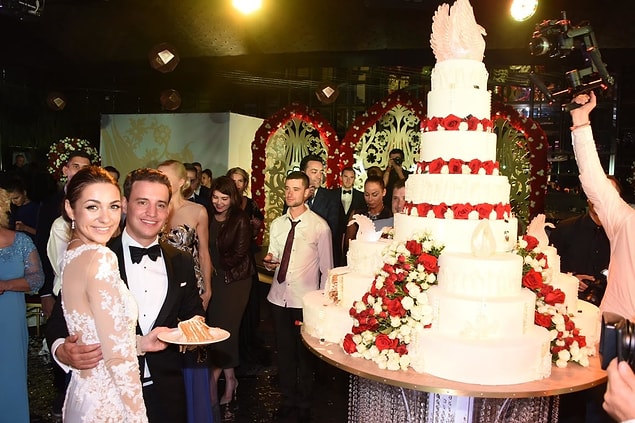 Ama hiçbiri bir damat karşılama halayının yerini tutmaz diyebiliriz!
