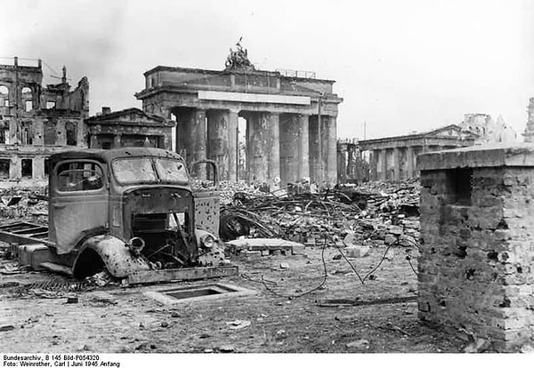 6. Бранденбургские ворота в Берлине