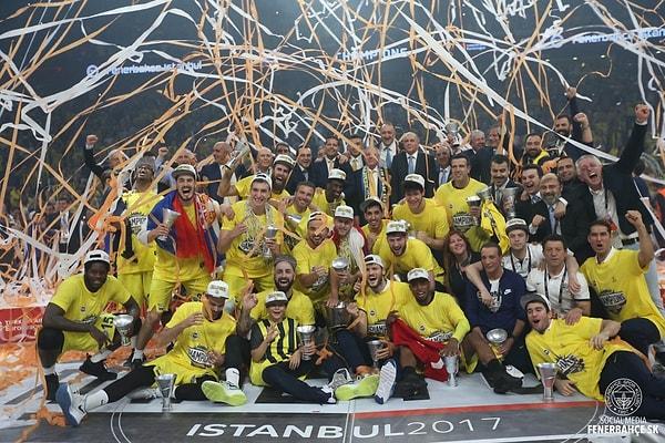 Finalde Olympiakos'u 80-64 yenen Fenerbahçe, tarihinin ilk Euroleague kupasını kazandı.
