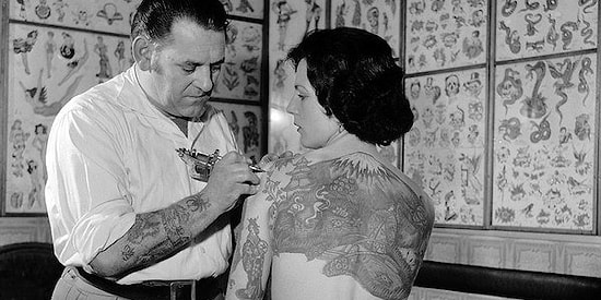 Tarihi Gözler Önüne Seriyoruz! İçlerinde 100 Yıl Öncesinden Bile Örneği Bulunan 31 Harika Dövme