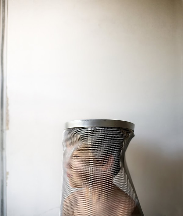 6. У аутистов медленно развивается речь, они часто вместо слов используют жесты и не отвечают на улыбки.