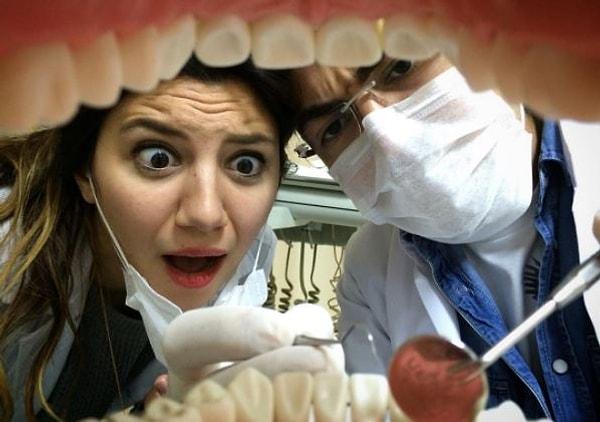 Küçükken ailem birkaç kez diş telini önermişti. Ancak o zamanlar dişçi fobim olduğu ve tek kaygım dış görünüşüm olduğu için elbette reddetmiştim.