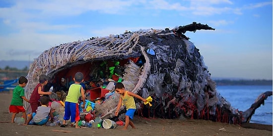 Эта невероятная инсталляция призвана обратить внимание на гибель мирового океана от отходов