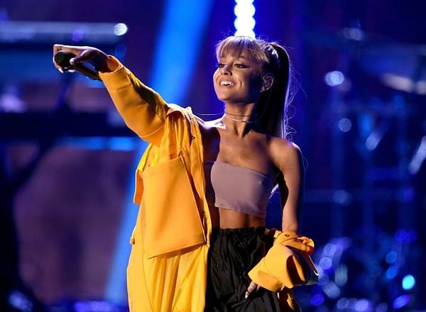 Ariana Grande'nin Manchster Arena'daki konserinde 22 kişinin can vermesine sebep olan terör saldırısının ardından sanat dünyasından birçok ünlü isim olaya karşı tepkisini gösterdi...