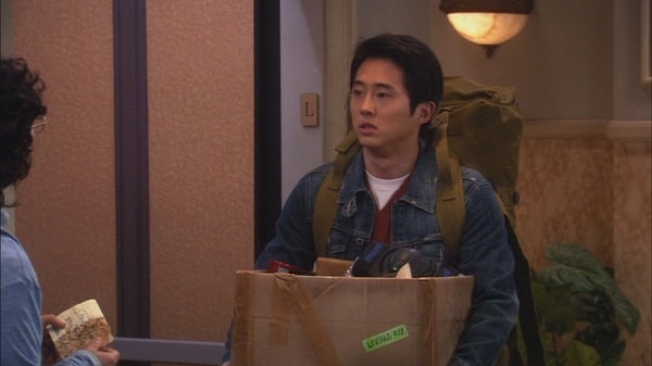 11. Стивен Юн, ставший популярным благодаря сериалу "Ходячие мертвецы", засветился в другом культовом шоу. В "Теории большого взрыва" он сыграл бывшего соседа Шелдона.