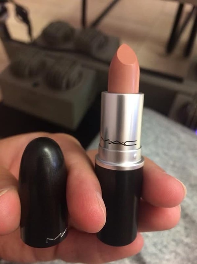 4. Kapağı ilk kez açılan "nude" ruj.