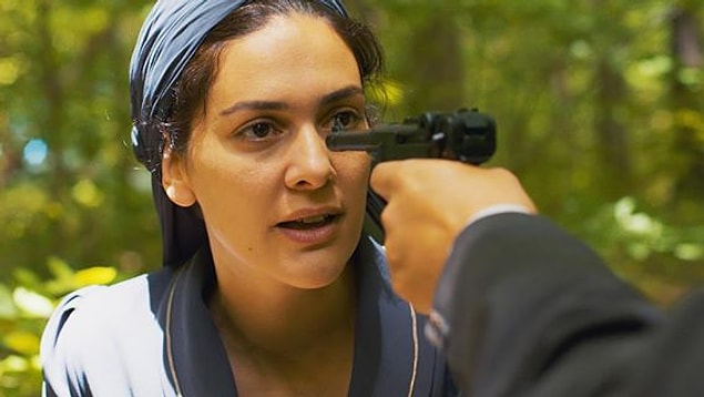 Fakat Azize elbette ki kendisine emanet edilmiş bir çocuğu canı pahasına koruyacaktı.