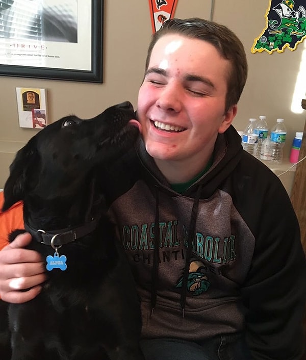 3. Альф уже спасал жизнь Эндрю несколько раз, однажды он разбудил хозяина ночью, когда у парня опустился уровень сахара в крови