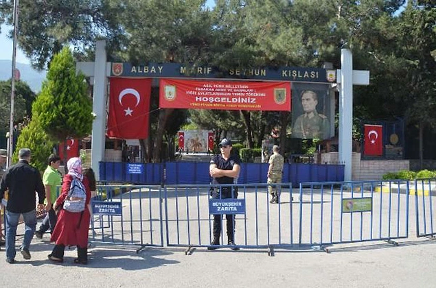Manisa Da Skandal 1 046 Asker Zehirlendi 1 Asker Hayatini Kaybetti Onedio Com