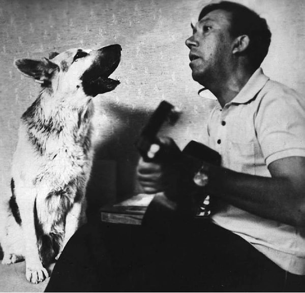 7. Никулин не хотел сниматься в фильме «Ко мне, Мухтар», потому что считал, что не может играть милиционера после того, как в двух фильмах сыграл жуликов.