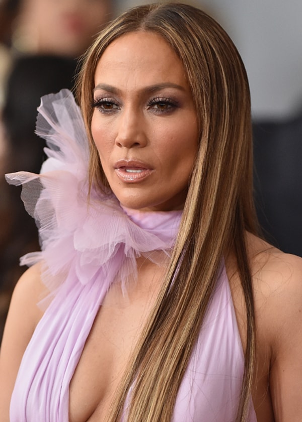 3. Для мелирования стилисты выбирают краску в карамельно-медовой гамме.