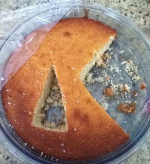 5. Этот пирог точно испортил какой-то маньяк! 😒
