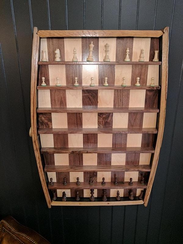23. Dikey satranç tahtası.