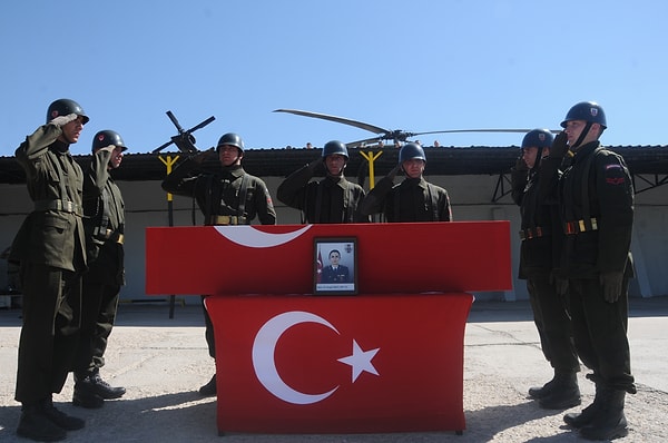 İlk, orta ve lise eğitimini Malatya'da tamamlayan Yakut, ailesinin desteğiyle en büyük çocukluk hayalini gerçekleştirdi ve 1997 yılında Kara Harp Okulu'ndan mezun oldu.