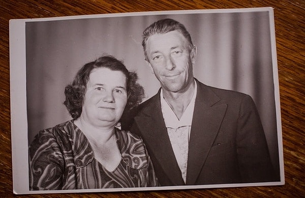 2. Случилось все возле деревни. Утром один из жителей, Виктор Жуковский, шел на работу и увидел девочку.