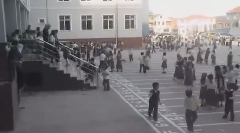 Okul Zilinin 'Yansın Geceler Pelinsu Eceler' Olması