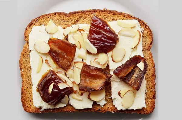 15. Финики + фета + миндаль