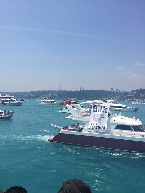 Boğazın sularında gemiler gündüz saatlerinden itibaren hazırdı.