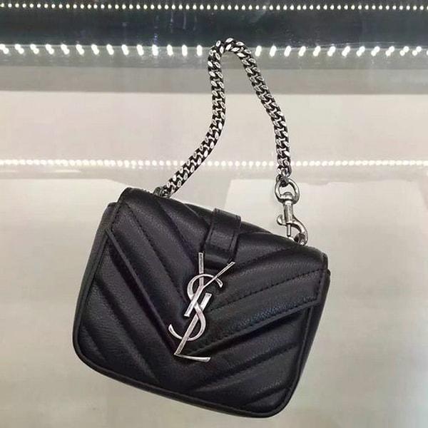 2. Yves Saint Laurent'in ikonik zincir saplı kol çantasının birçok modeli var ve fiyatları da 1.000 ile 2.600 Dolar arasında değişiyor.