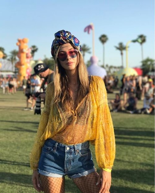 Coachella festivalinde giydiği vintage kot şort 70 Dolar'dan, yani 245 TL fiyat etiketiyle satılıyor.