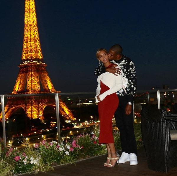 Paris'e de bolca gezide bulunan çift, Hotel Le Meurice'in geceliği 20 bin dolarlık teras katında kalıyor.